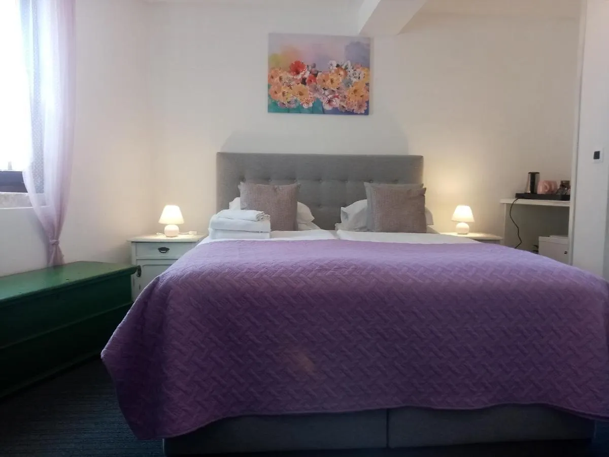Pensionat Rooms Serafin Motovun Kroatien